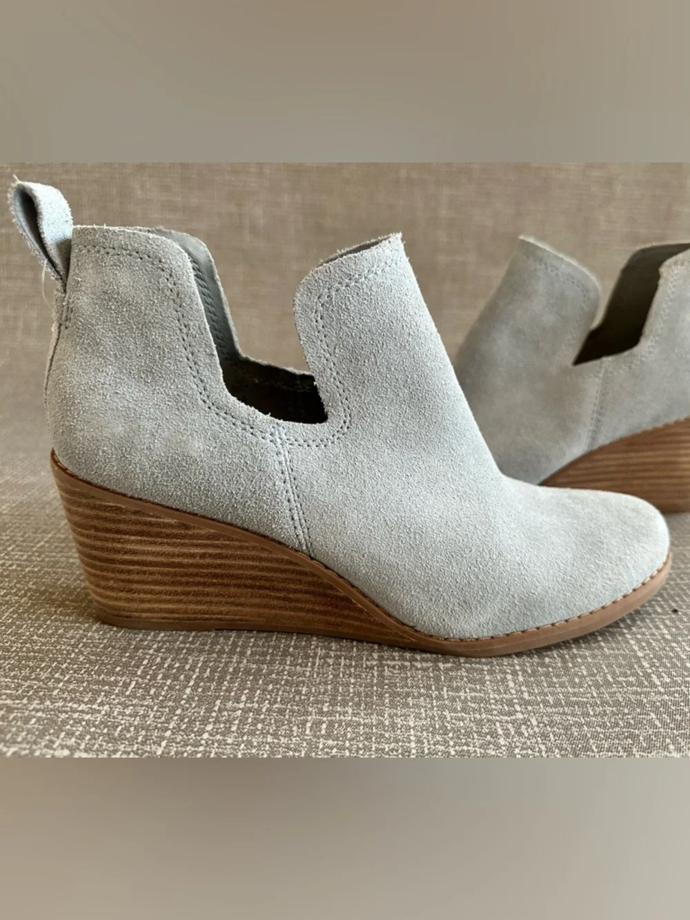 TOMS Suede Wedge Ankle Booties Dusty Blue Gray Slip On Comfort Womens 8.5